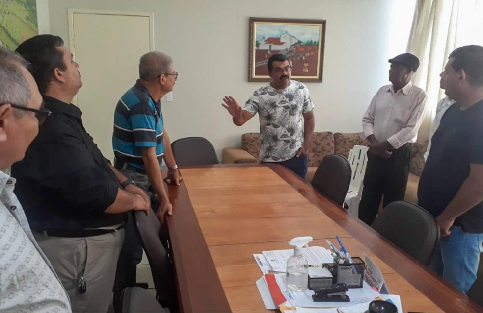 Prefeito Cebinha se reúne com lideranças evangélicas de Ouvidor.