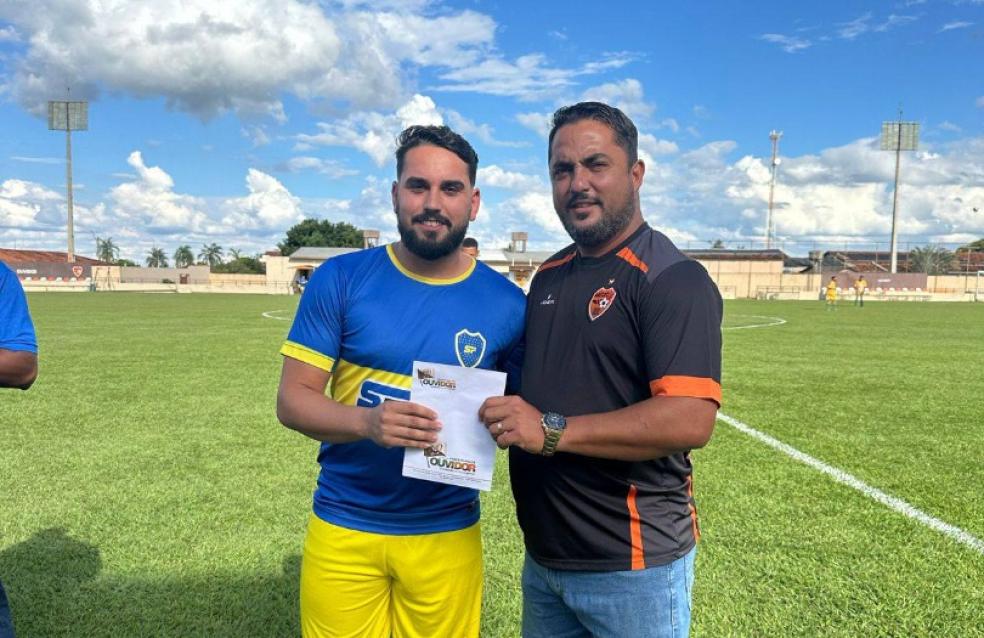 Campeonato municipal de Ouvidor de futebol de campo.