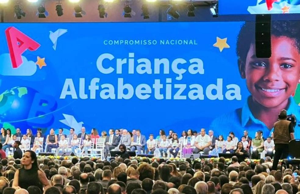 Educação: Compromisso com a população de ouvidor.