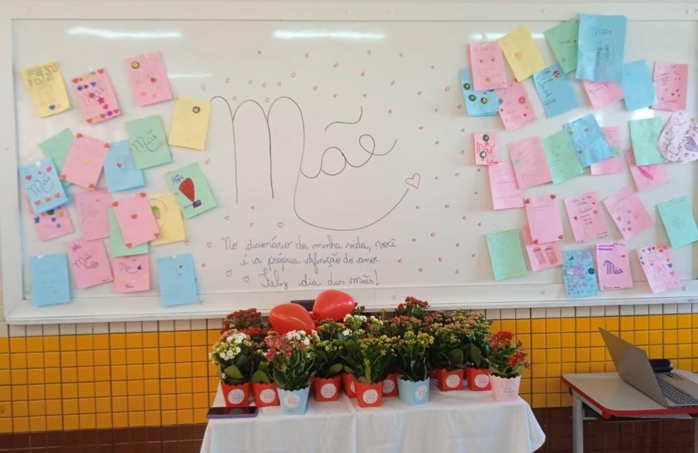 A Prefeitura Municipal de Ouvidor através da Secretaria da Educação preparou uma programação especial na escola da rede municipal em homenagem as mães.