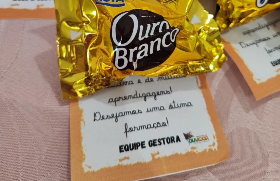 Curso de formação de professores com a temática: "O Professor Bringuedista e a Ludicidade na Formação da Criança", com o professor mediador Wilian Cândido.