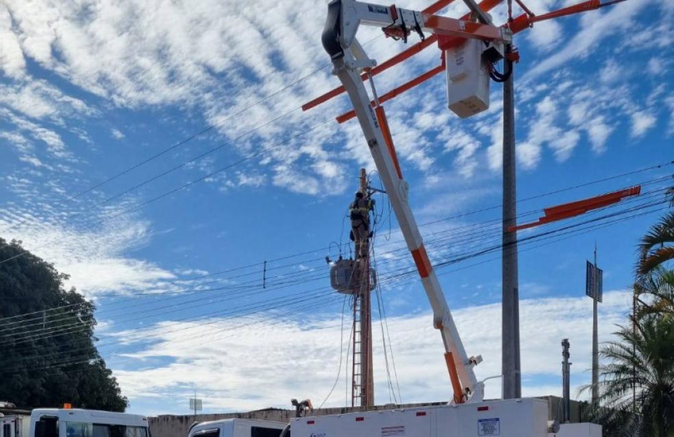 Instalação de energia no sistema de iluminação