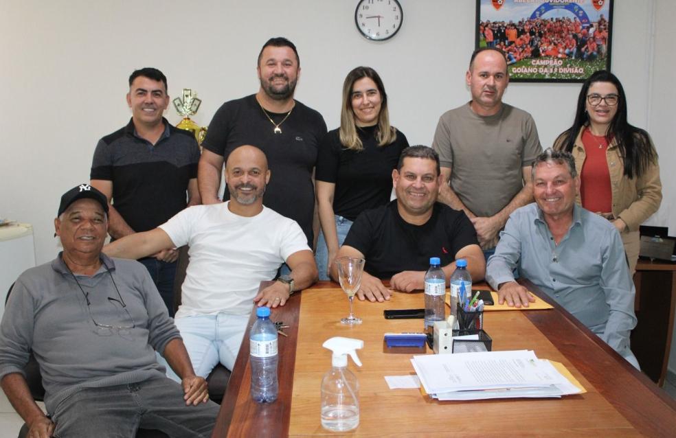 Prefeito Cebinha Nascimento se reúne com vereadores.