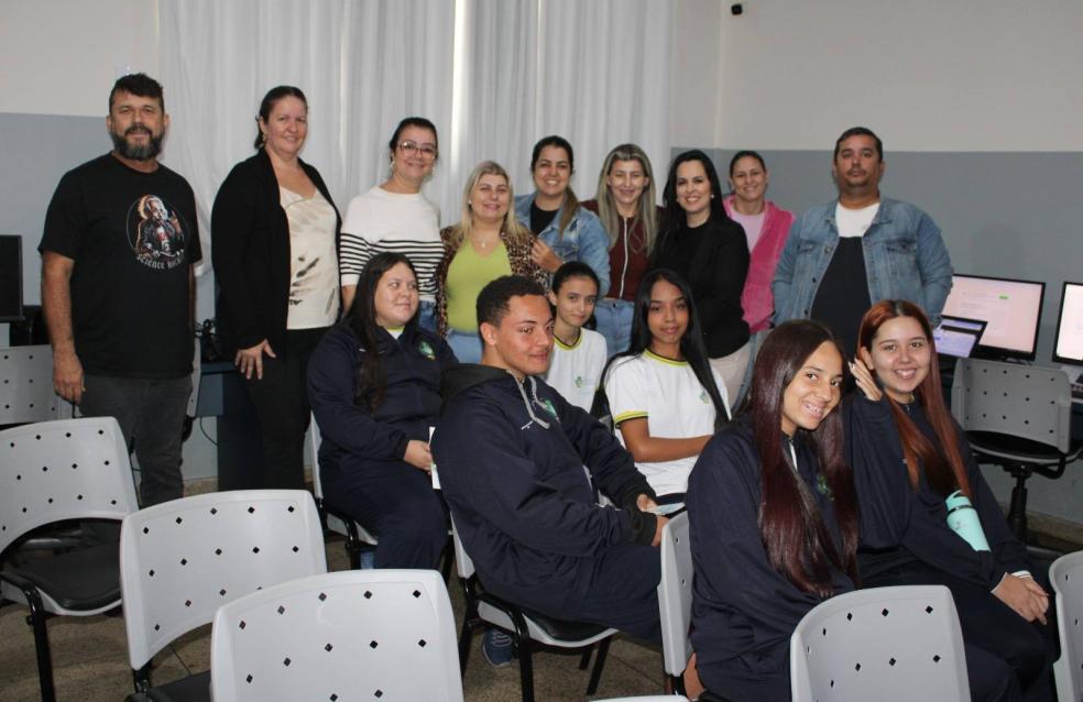 Secretaria de saúde de Ouvidor realiza vacinação contra o HPV (Papilomavírus Humano) na escola Estadual Antônio Ferreira Goulart.