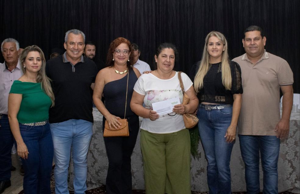 Mais uma noite de entrega dos cartões Moradia Digna em Ouvidor.