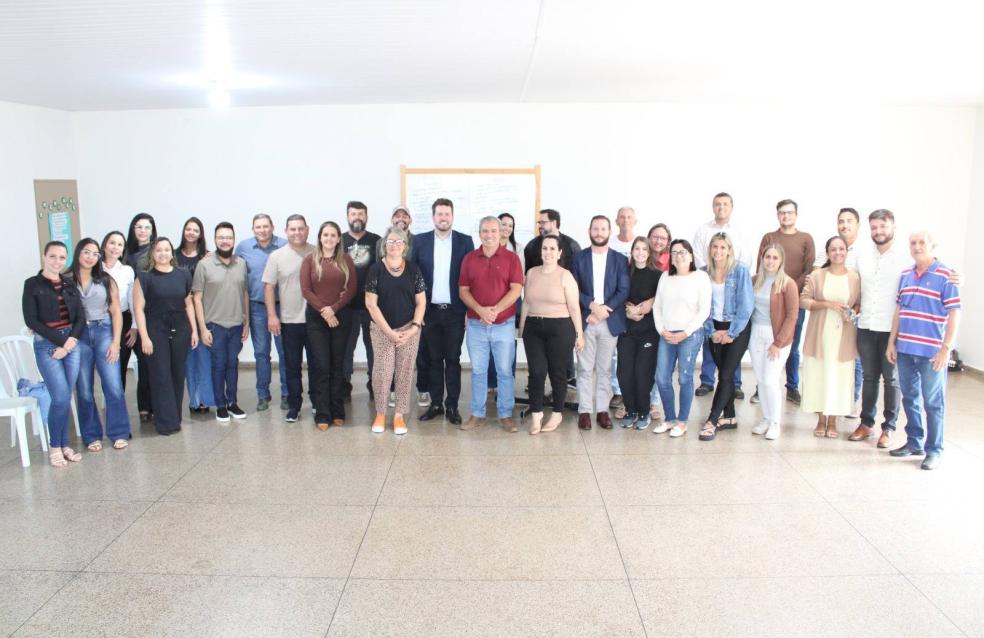 Reunião com o secretariado e coordenadores para alinhar a gestão pública municipal.