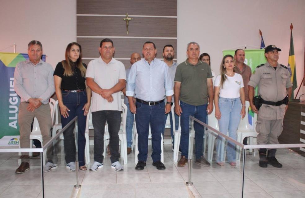 Prefeitura de Ouvidor e Governo de Goiás entregam 52 cartões do programa Aluguel Social.